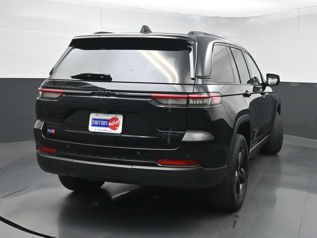 Used 2023 Jeep Grand Cherokee Limited w/ Black Appearance Package AWD/4WD image 44