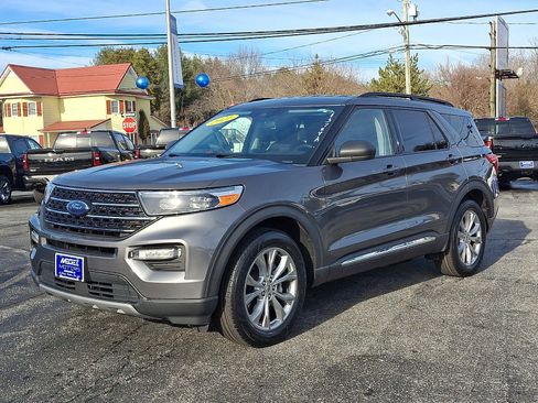 Used 2021 Ford Explorer XLT w/ Equipment Group 202A image 3