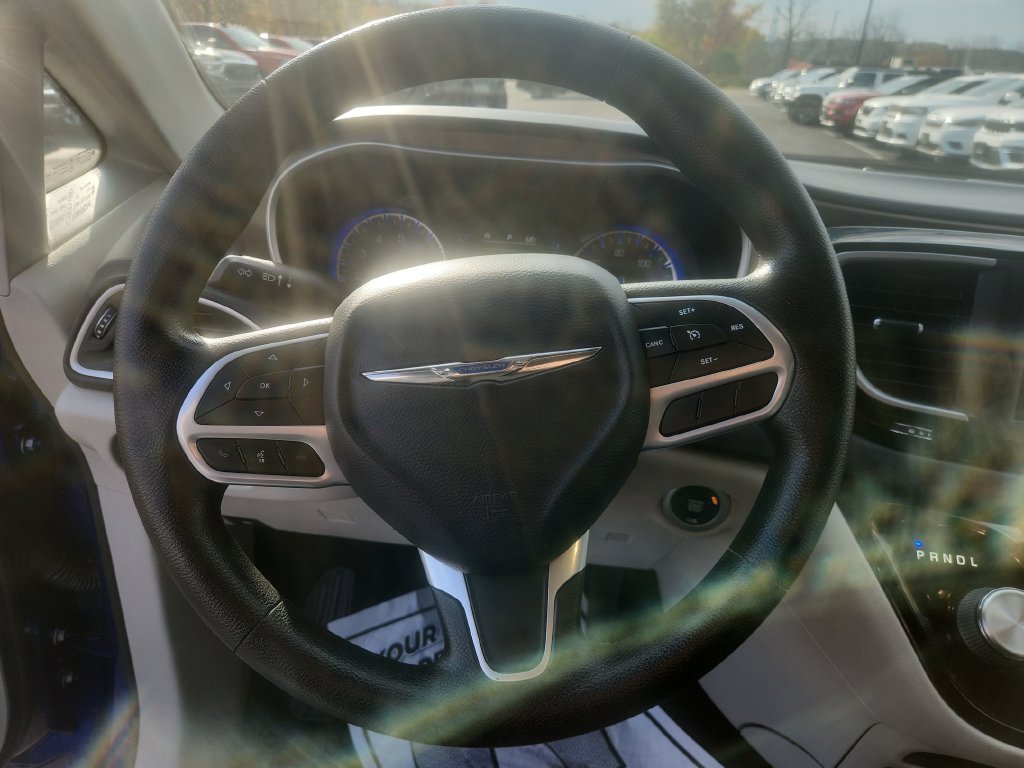 Used 2021 Chrysler Voyager LX FWD image 30