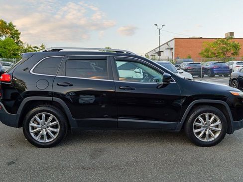 Used 2017 Jeep Cherokee Limited image 8