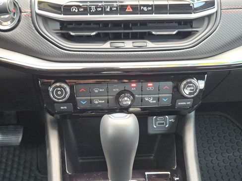 Used 2024 Jeep Compass Trailhawk AWD/4WD image 20