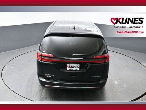 Used 2024 Chrysler Pacifica Limited FWD image 45