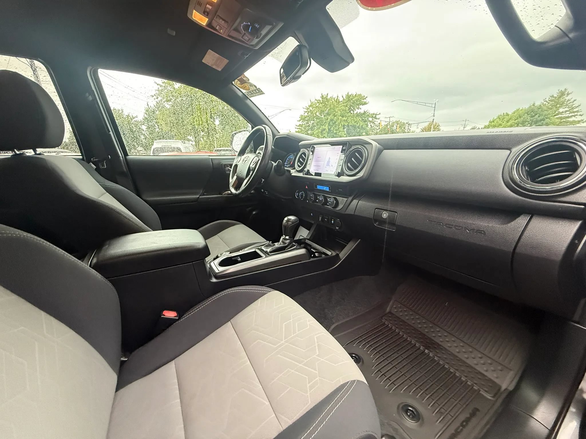 Used 2022 Toyota Tacoma TRD Off-Road AWD/4WD image 13