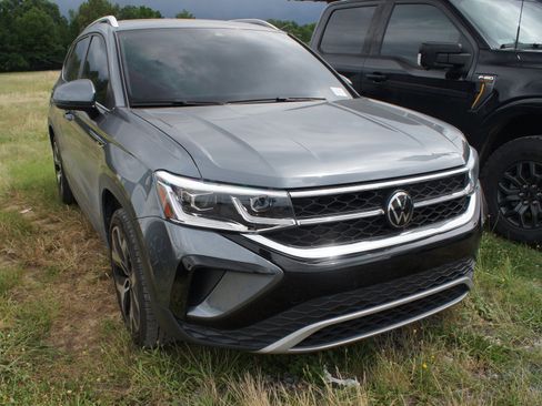 Used 2023 Volkswagen Taos SEL AWD/4WD image 3