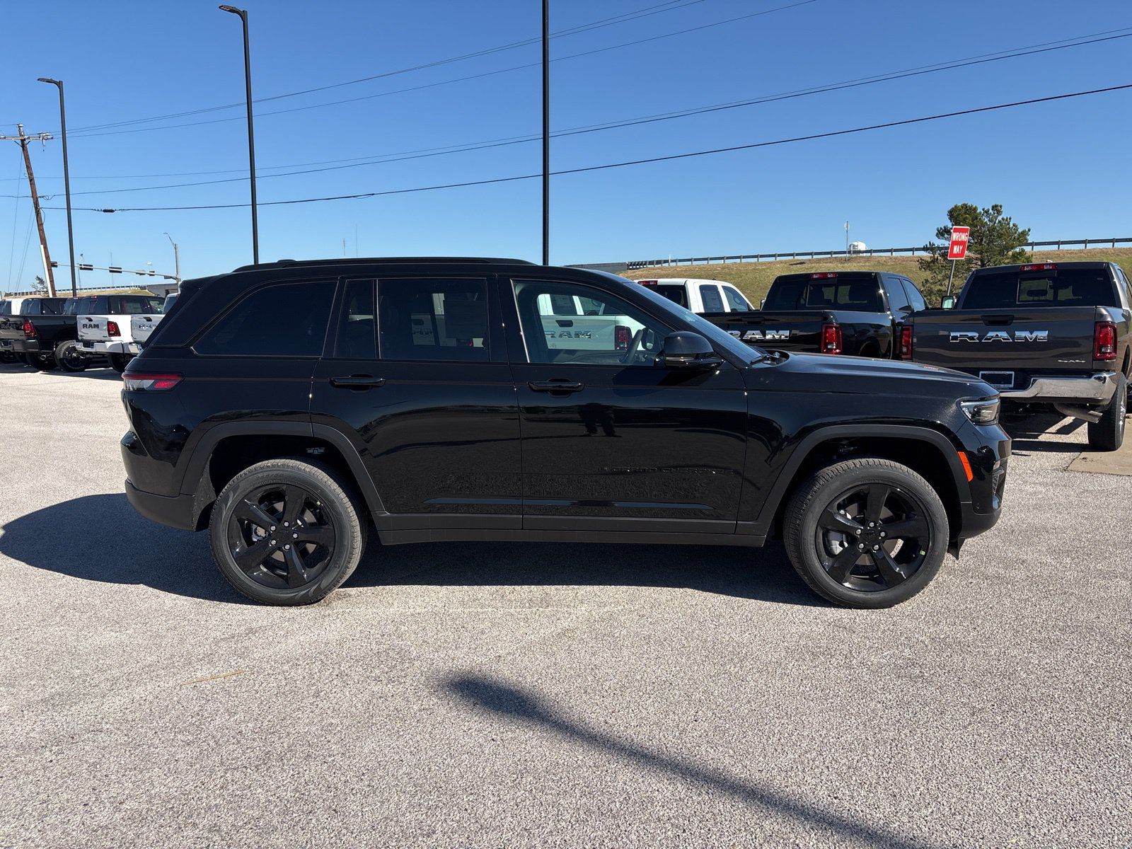 New 2025 Jeep Grand Cherokee Limited w/ Luxury Tech Group II AWD/4WD image 7