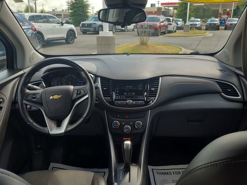Used 2019 Chevrolet Trax LT w/ LT Convenience Package FWD image 20