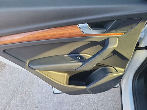 Used 2022 Audi Q5 2.0T Premium w/ Convenience Package image 11