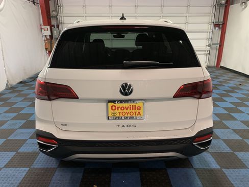 Used 2024 Volkswagen Taos SE image 4
