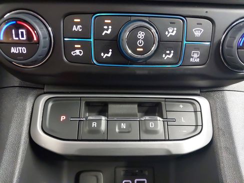 Certified 2023 GMC Acadia SLE w/ Driver Convenience Package image 22