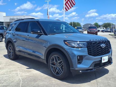 Used 2026 Ford Explorer ST RWD image 3