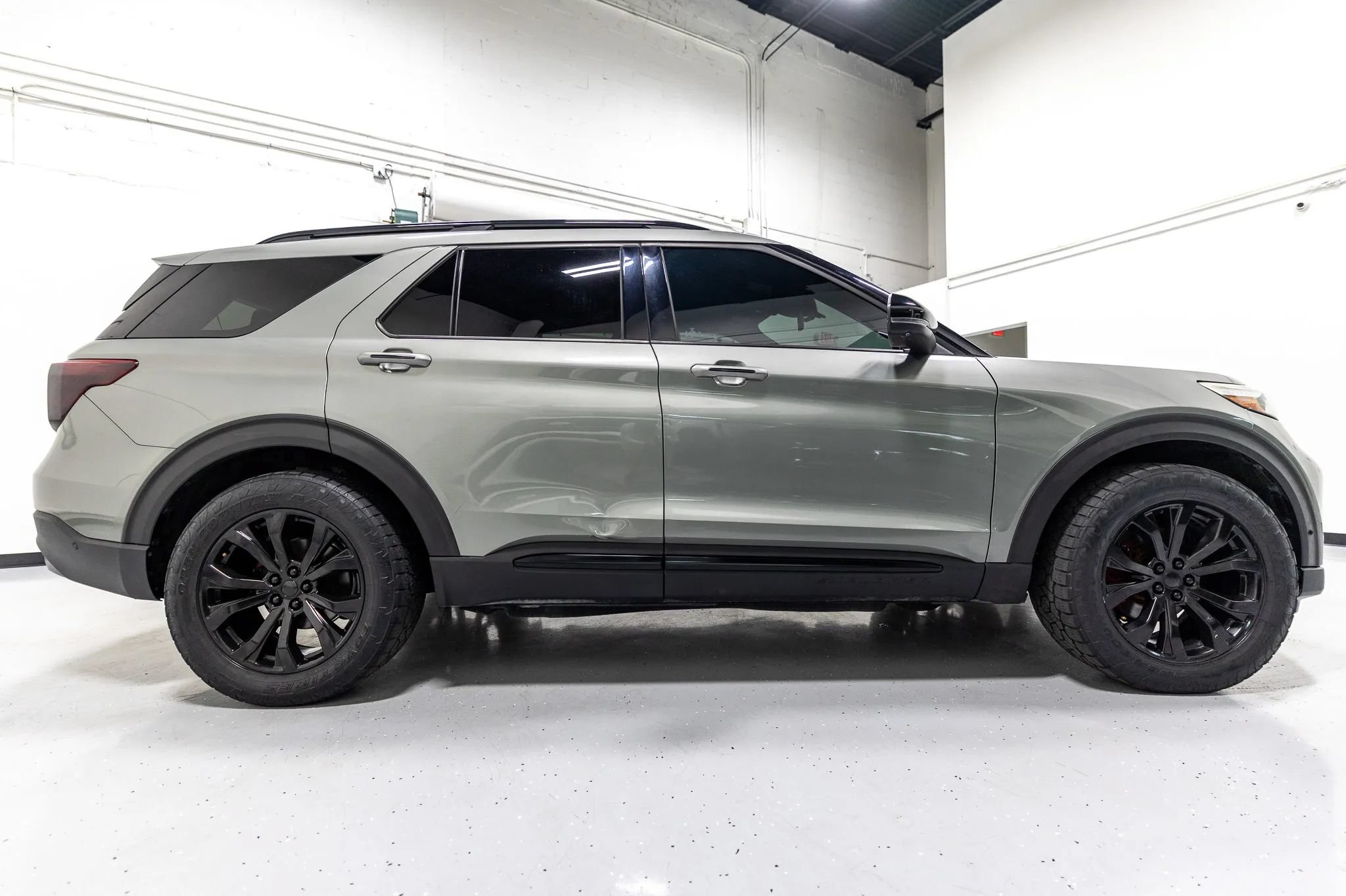 Used 2020 Ford Explorer ST w/ Premium Technology Package AWD/4WD image 27