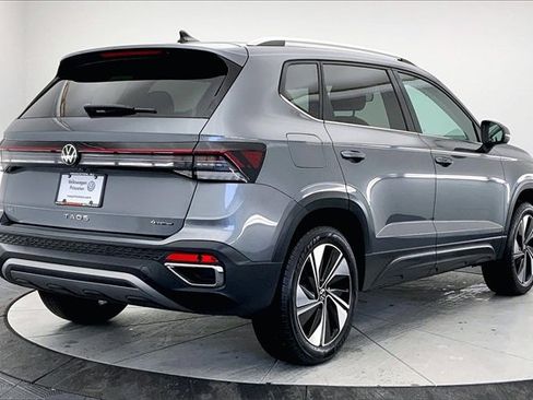 Used 2025 Volkswagen Taos SE w/ Panoramic Sunroof Package image 13
