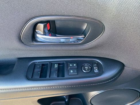 Used 2022 Honda HR-V LX image 14