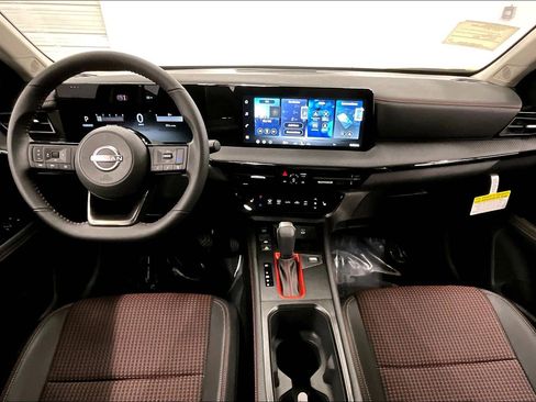 New 2026 Nissan Kicks SR w/ Cold Weather Package FWD image 6