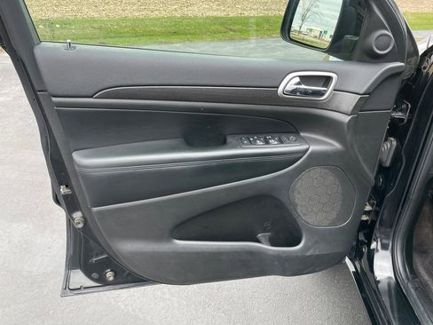 Used 2018 Jeep Grand Cherokee Altitude image 12