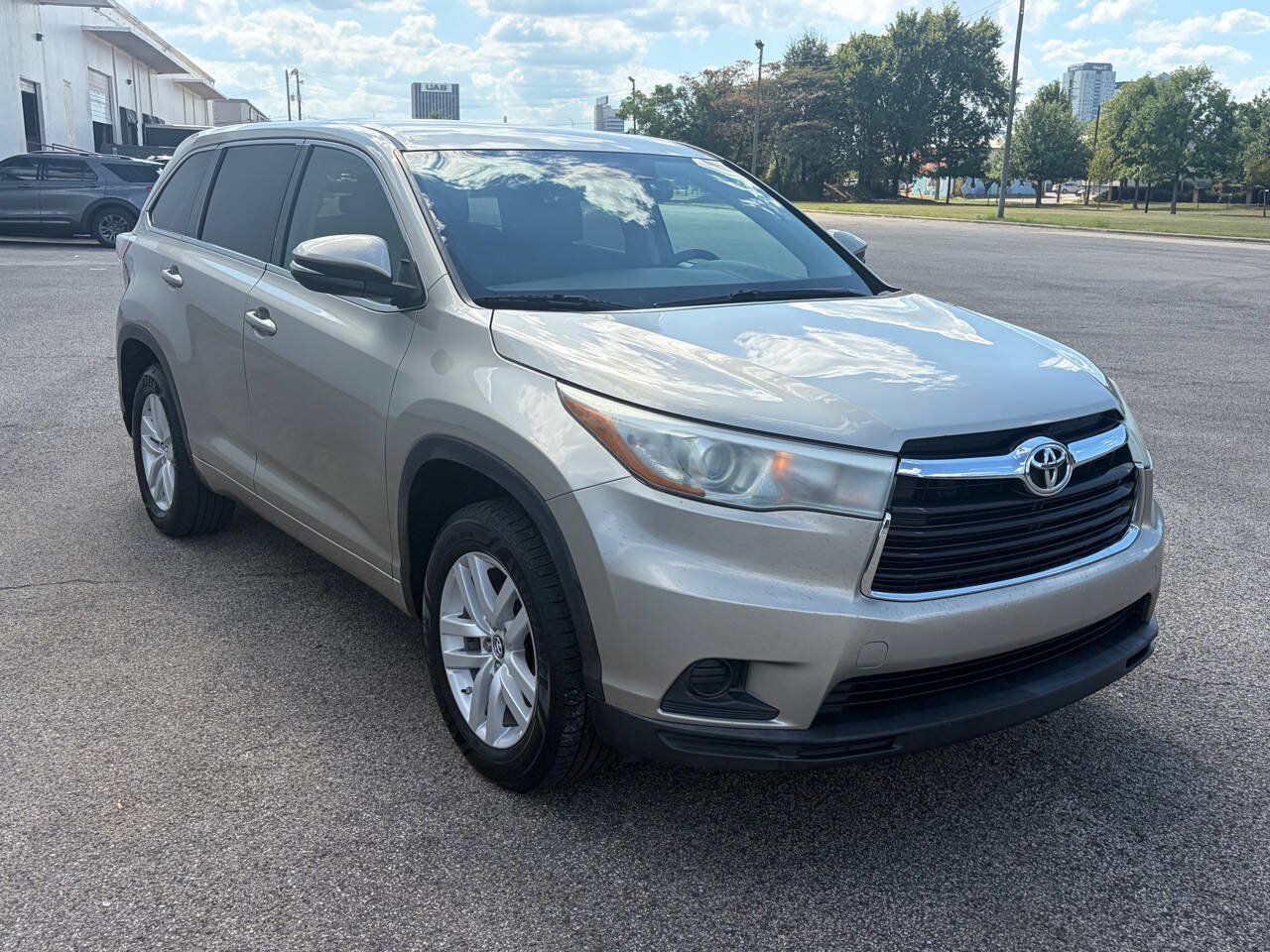 Used 2016 Toyota Highlander LE FWD image 4