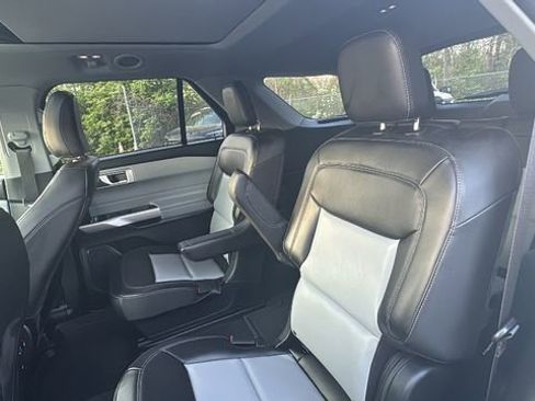 Used 2023 Ford Explorer XLT w/ Equipment Group 202A AWD/4WD image 32