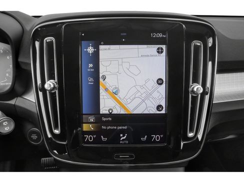 Used 2020 Volvo XC40 T4 Momentum image 14