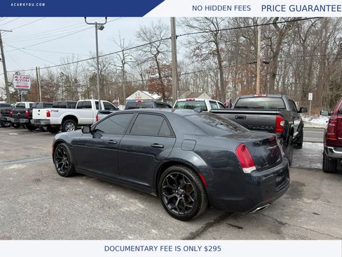Used 2019 Chrysler 300 S image 3