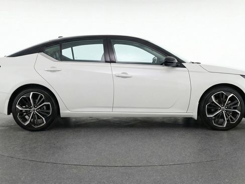 Used 2025 Nissan Altima 2.5 SR image 11