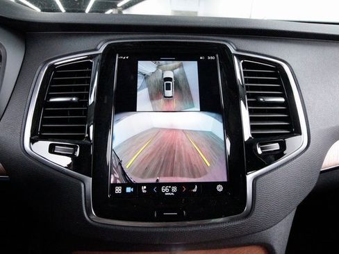 Certified 2025 Volvo XC90 B6 Plus w/ Protection Package Premier image 17