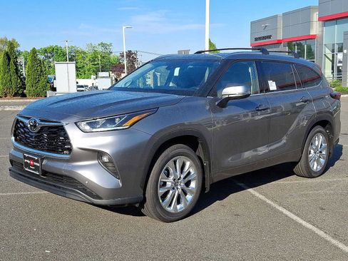 Used 2026 Toyota Highlander Limited AWD/4WD image 16