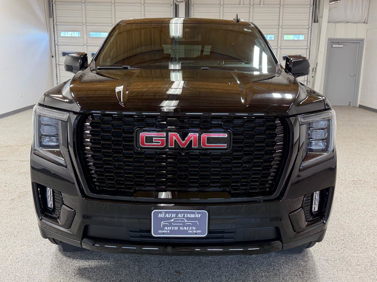 Used 2023 GMC Yukon Denali AWD/4WD image 3