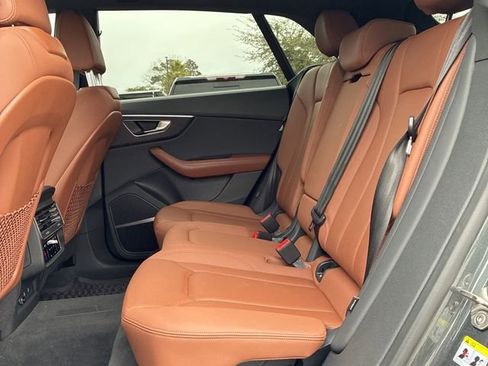 Used 2022 Audi Q8 Prestige image 9