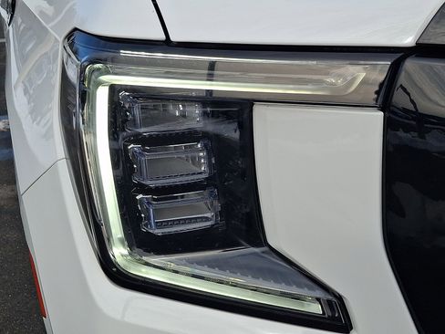 Certified 2023 GMC Yukon Denali image 9