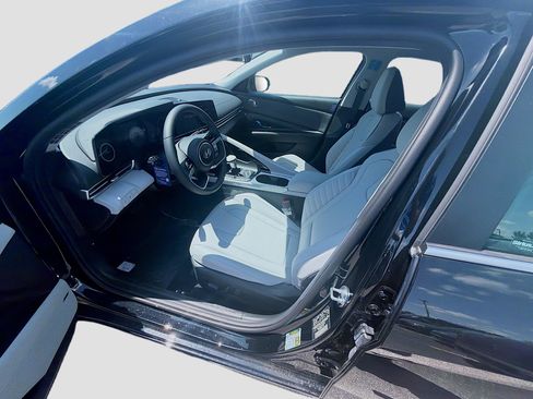 New 2026 Hyundai Elantra Limited FWD image 14