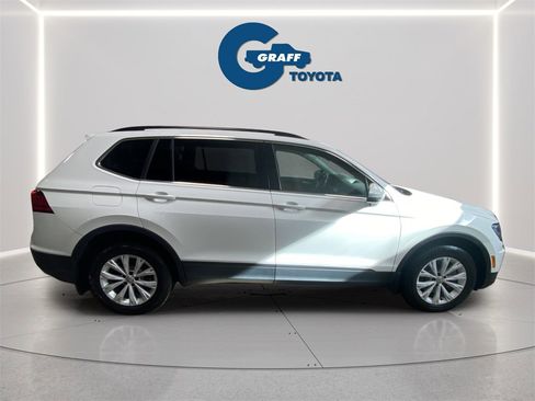 Used 2019 Volkswagen Tiguan SE w/ Panoramic Sunroof Package image 9