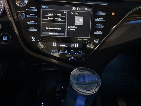 Used 2019 Toyota Camry XLE FWD image 12