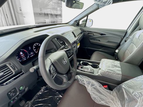 Used 2025 Honda Ridgeline Black Edition image 7