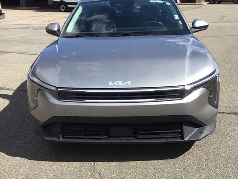 Used 2025 Kia K4 FWD image 2