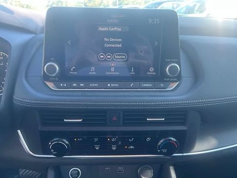 Used 2023 Nissan Rogue S AWD/4WD image 12