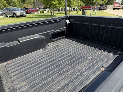 Used 2018 Toyota Tacoma SR5 RWD image 16