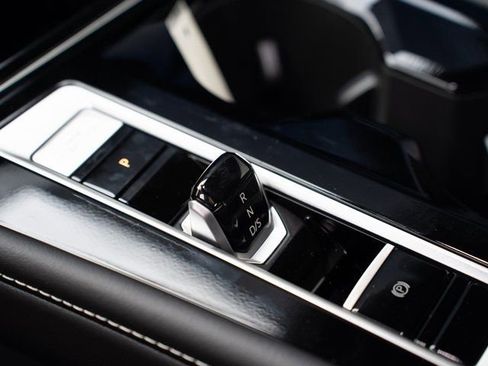 New 2026 Volkswagen Atlas SE image 13