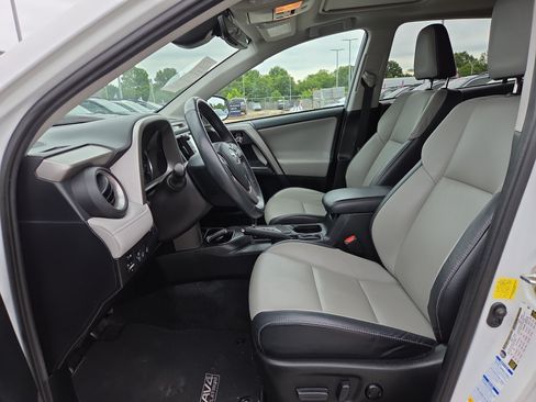 Used 2018 Toyota RAV4 Platinum AWD/4WD image 10