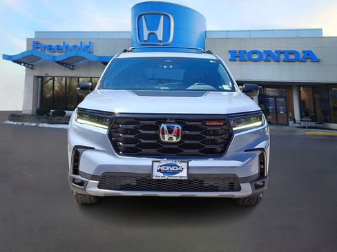Used 2023 Honda Pilot TrailSport image 2
