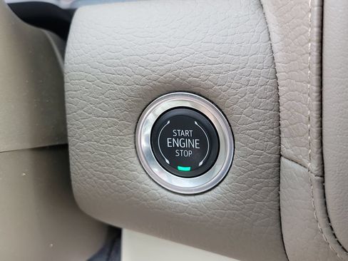 Used 2024 GMC Yukon Denali w/ Denali Reserve Package AWD/4WD image 33