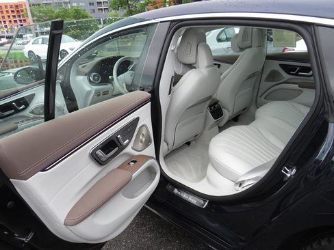 Used 2024 Mercedes-Benz EQS 450+ Sedan w/ AMG Line Exterior Package image 21