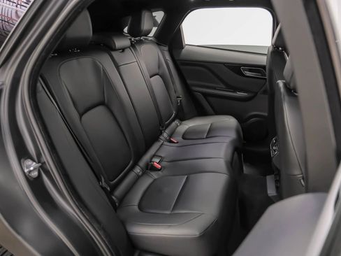 Used 2019 Jaguar F-PACE Premium image 33