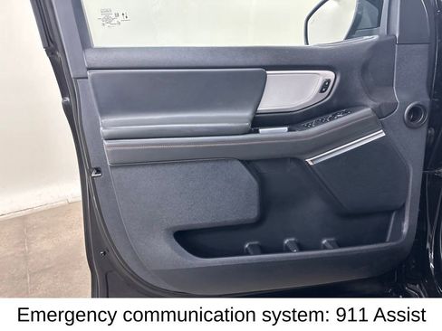 Used 2025 Ford Expedition Active AWD/4WD image 33
