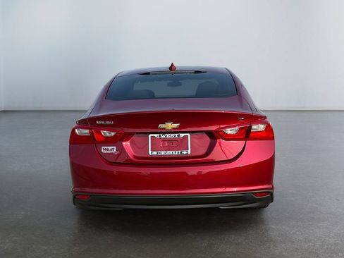 Used 2017 Chevrolet Malibu LT w/ Leather Package FWD image 4