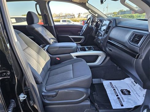 Used 2022 Nissan Titan SV w/ SV Convenience Package image 17