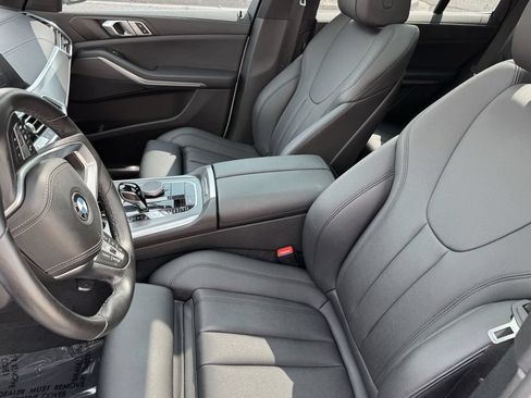 Used 2022 BMW X5 xDrive40i w/ Parking Assistance Package AWD/4WD image 16