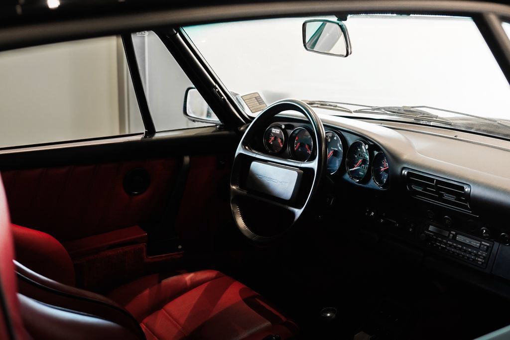 Used 1989 Porsche 911 Carrera 4 AWD/4WD image 4
