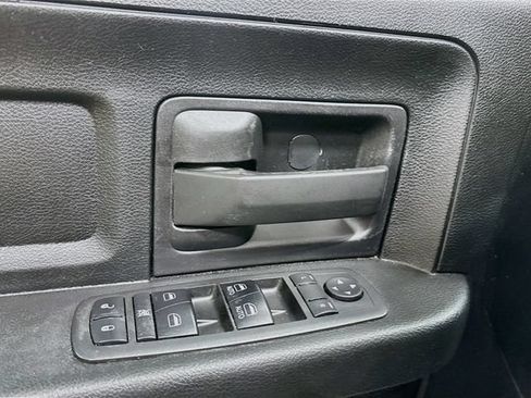 Used 2018 RAM 1500 Express AWD/4WD image 16