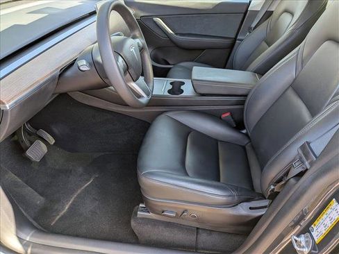 Used 2022 Tesla Model Y Long Range image 16