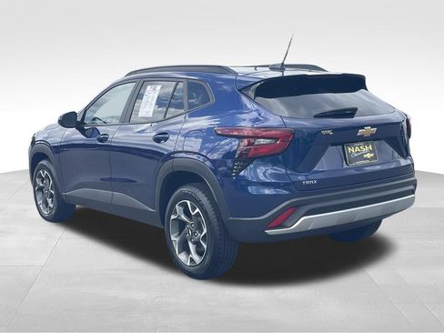 Used 2024 Chevrolet Trax LT w/ Driver Confidence Package FWD image 5